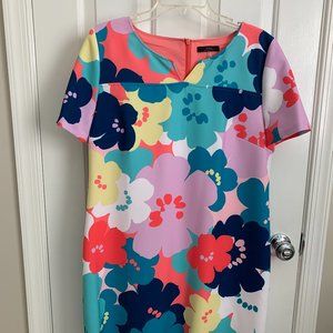 Trina Turk short sleeve notch neckline shift dress size 12